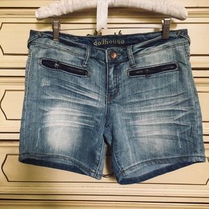 Cute denim shorts with zipper pockets